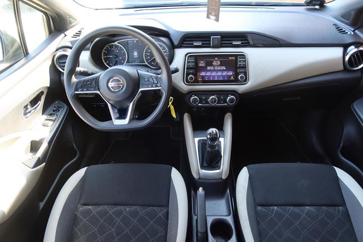 Sølv Nissan Micra fra 2018