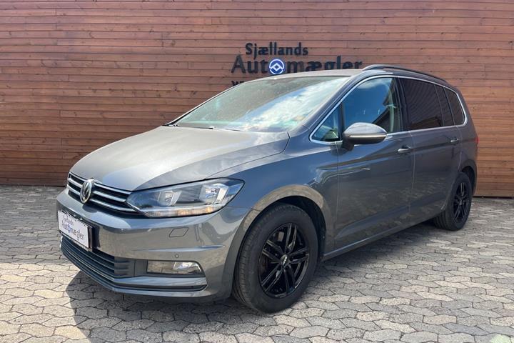 Grå VW Touran fra 2018