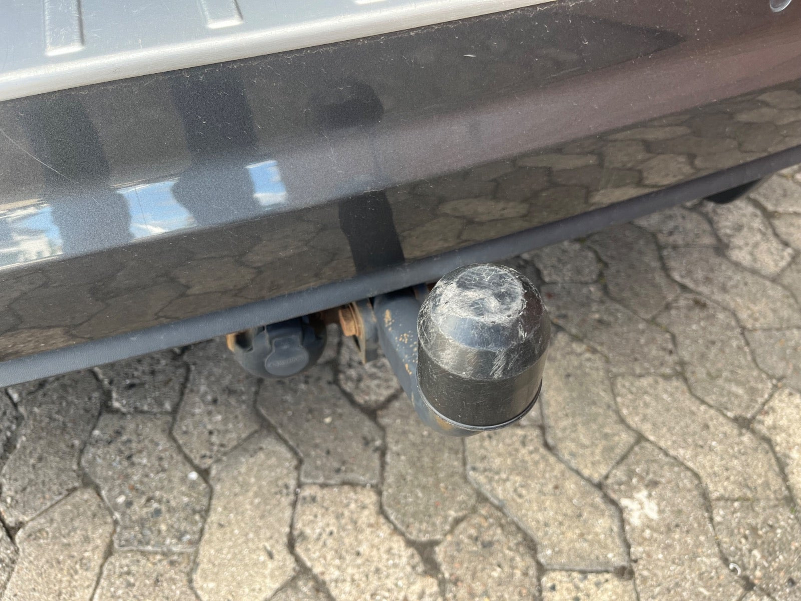 Grå VW Touran fra 2018
