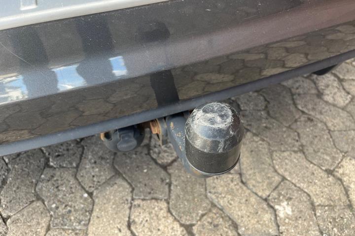 Grå VW Touran fra 2018