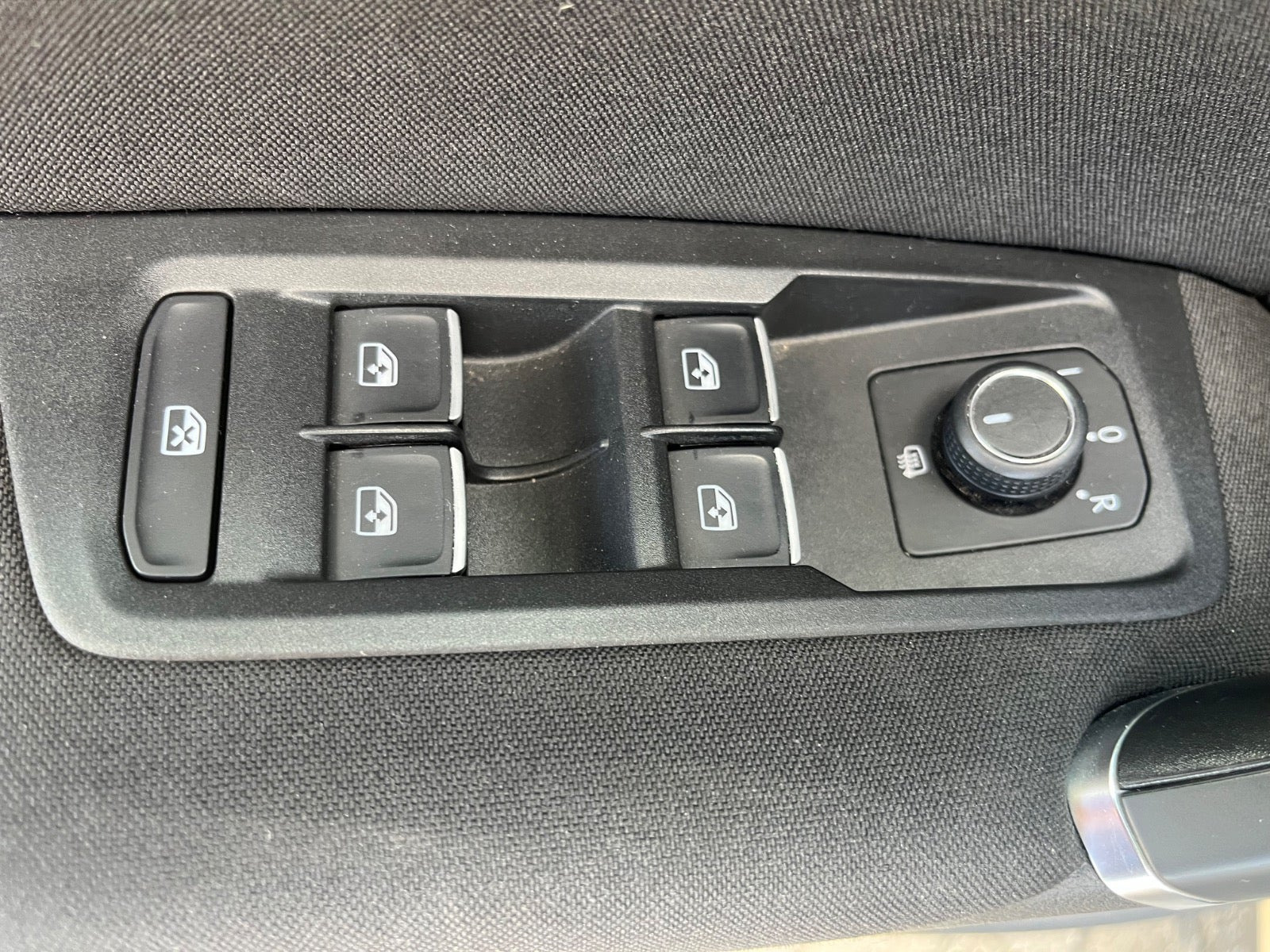 Grå VW Touran fra 2018