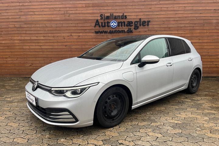 Sølv VW Golf VIII fra 2021