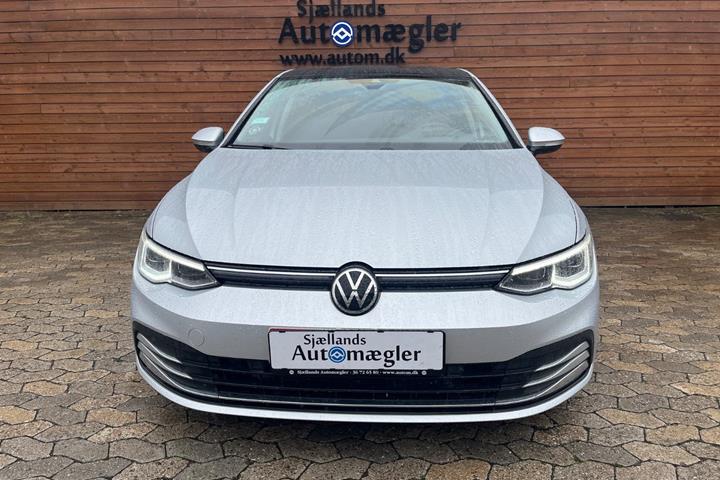 Sølv VW Golf VIII fra 2021