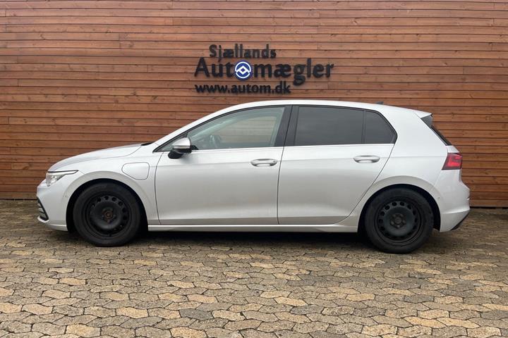 Sølv VW Golf VIII fra 2021