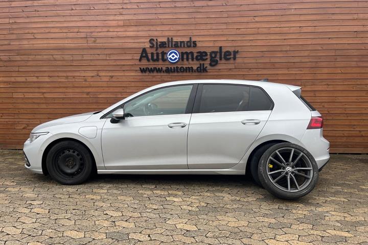 Sølv VW Golf VIII fra 2021