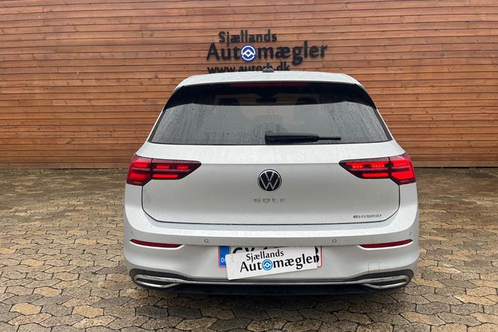 Sølv VW Golf VIII fra 2021