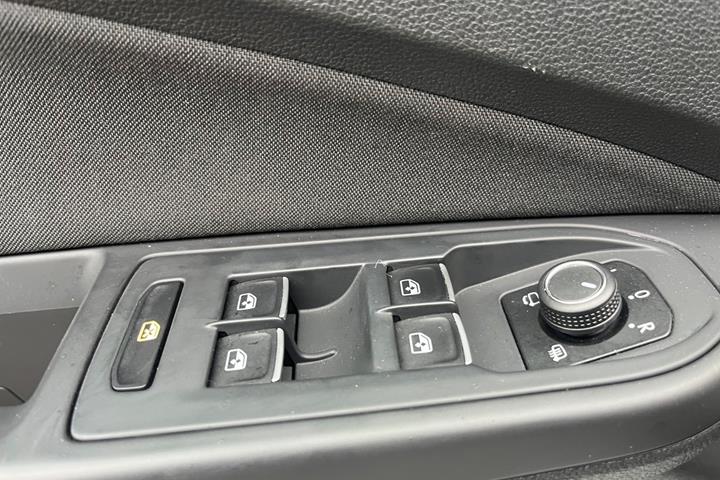 Sølv VW Golf VIII fra 2021