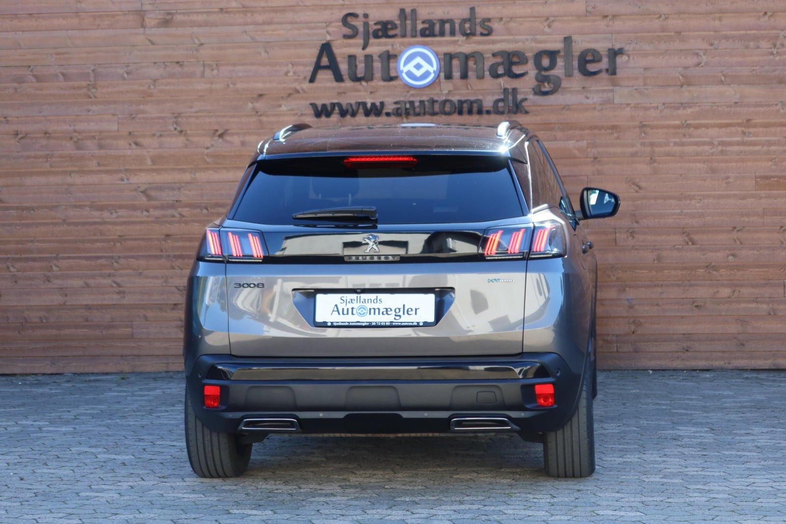 Grå Peugeot 3008 fra 2022