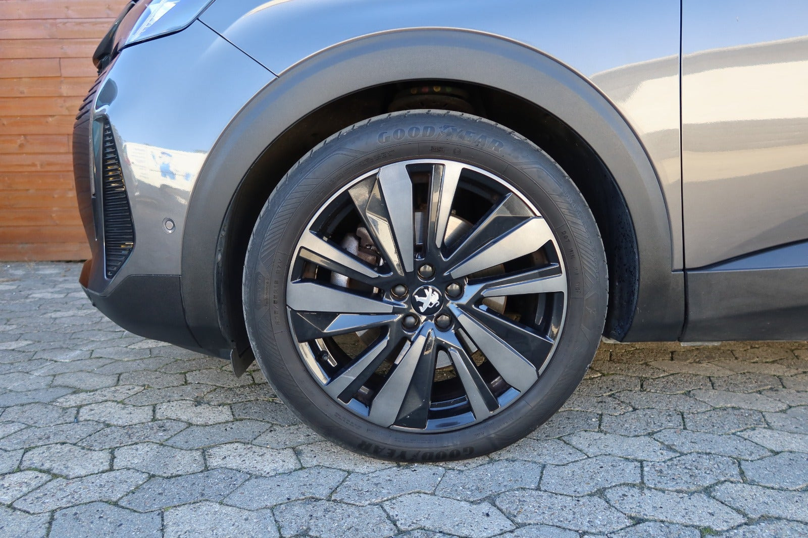 Grå Peugeot 3008 fra 2022