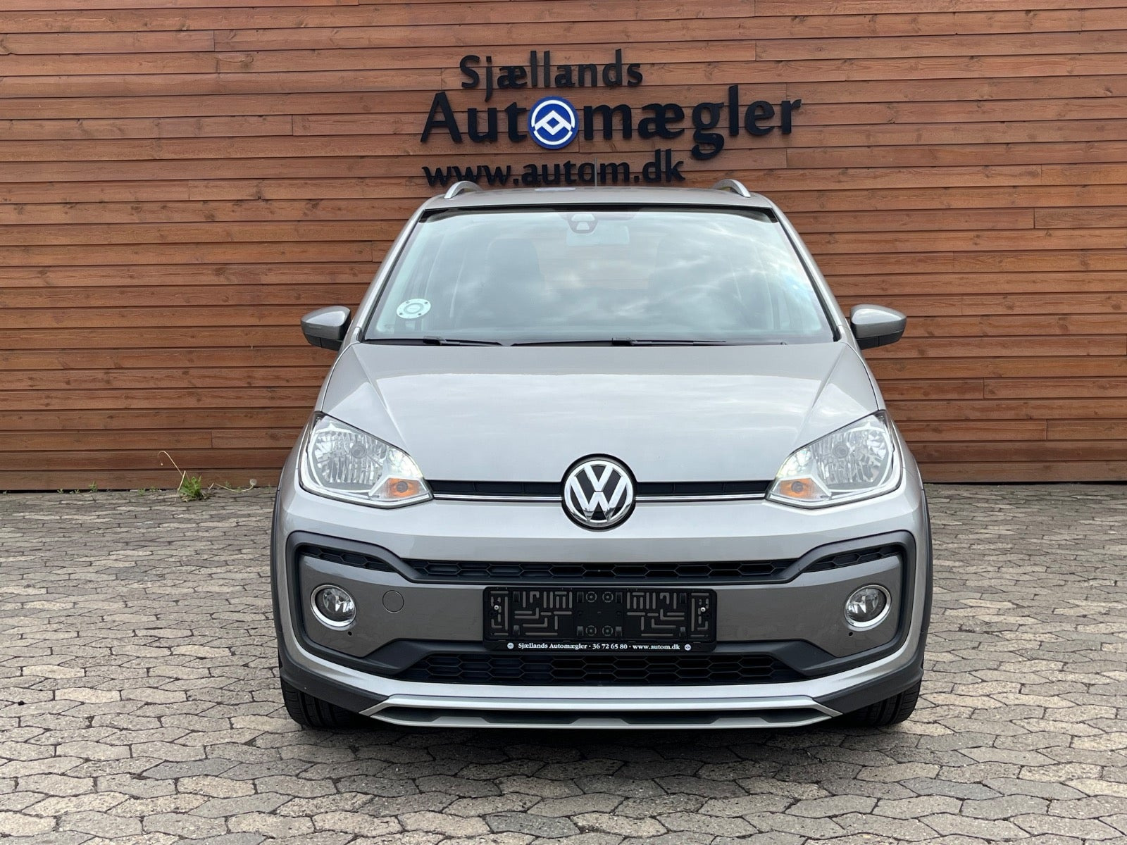 Grå VW Up! Cross fra 2018