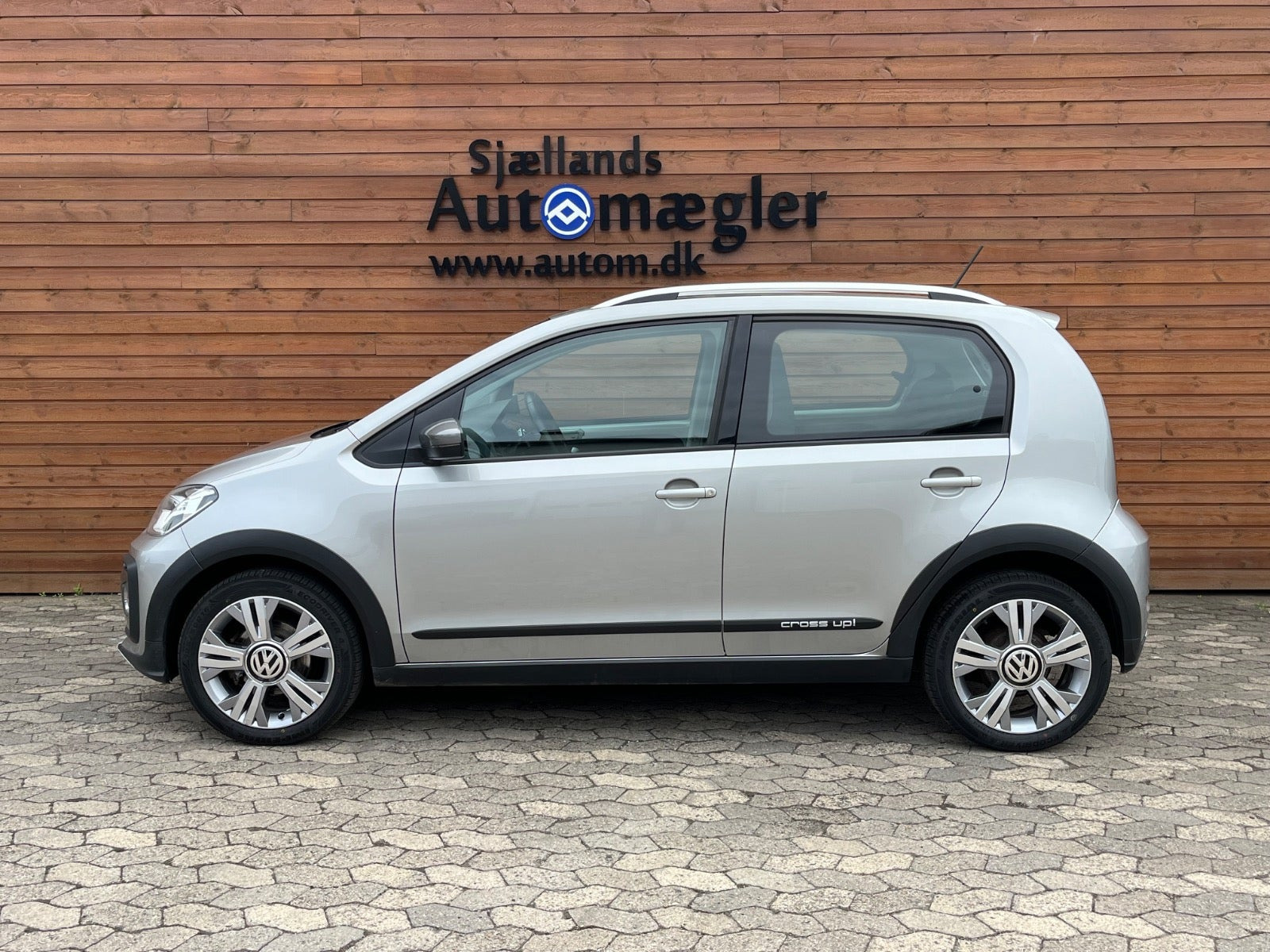 Grå VW Up! Cross fra 2018