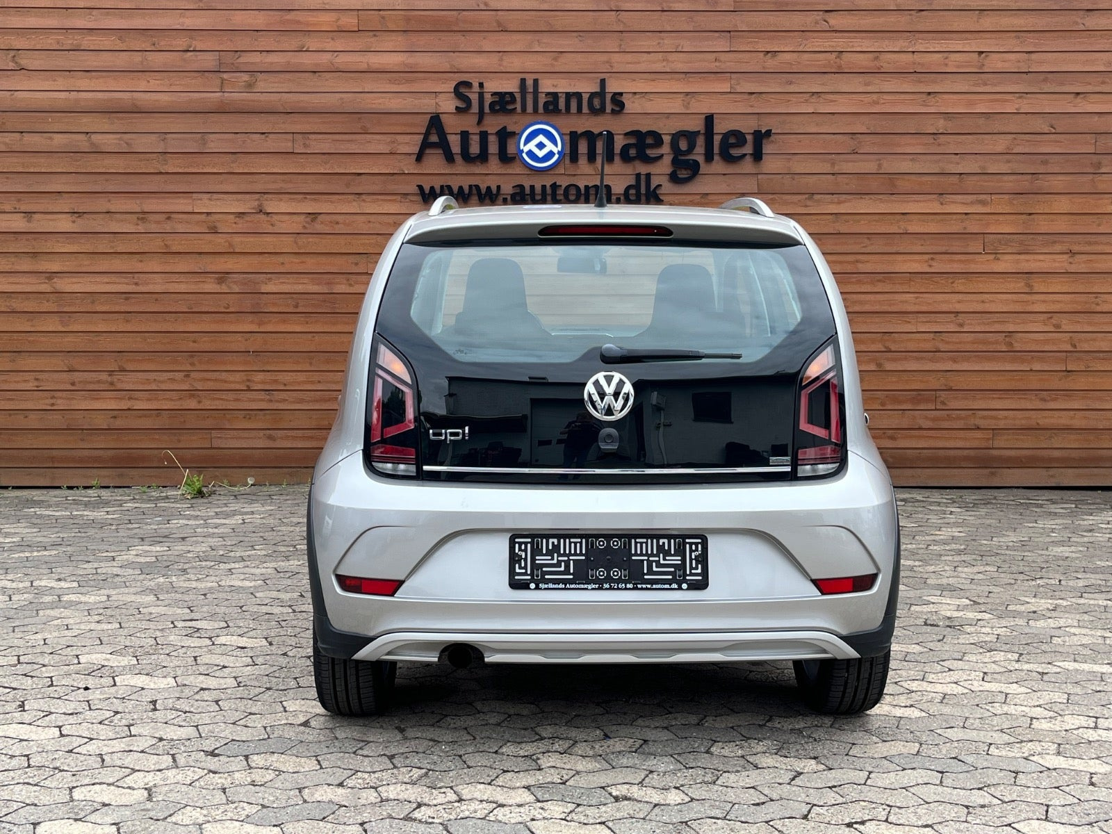Grå VW Up! Cross fra 2018