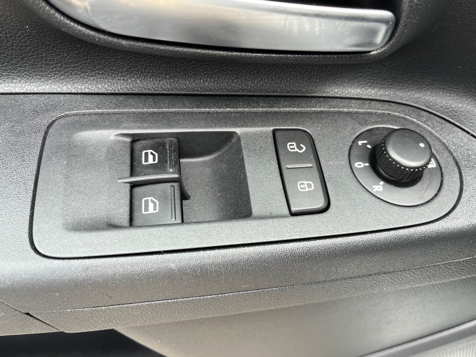 Grå VW Up! Cross fra 2018