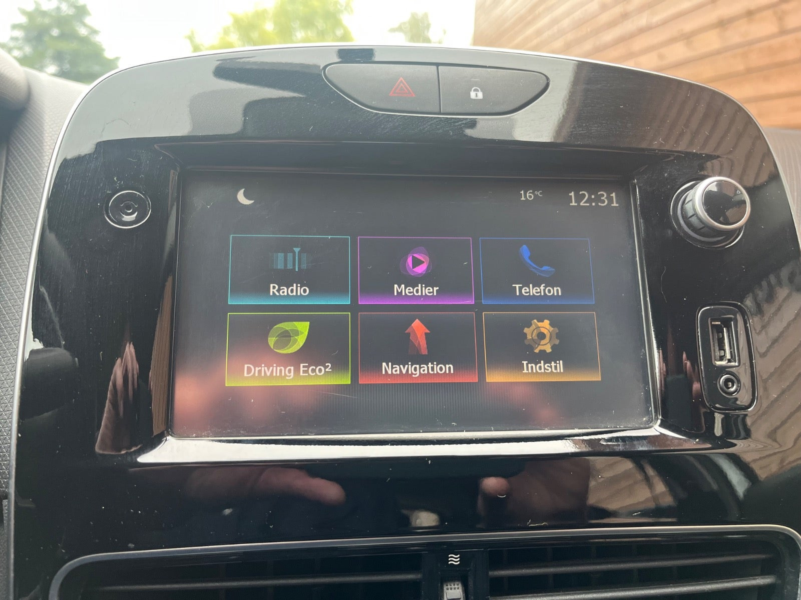 Hvid Renault Clio IV fra 2017