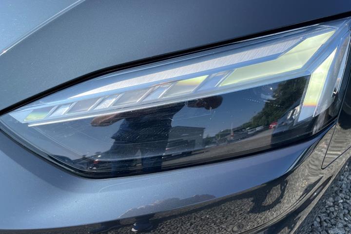 Grå Audi A5 fra 2021