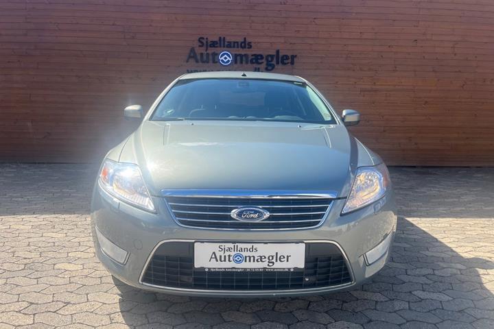 Blå Ford Mondeo fra 2007
