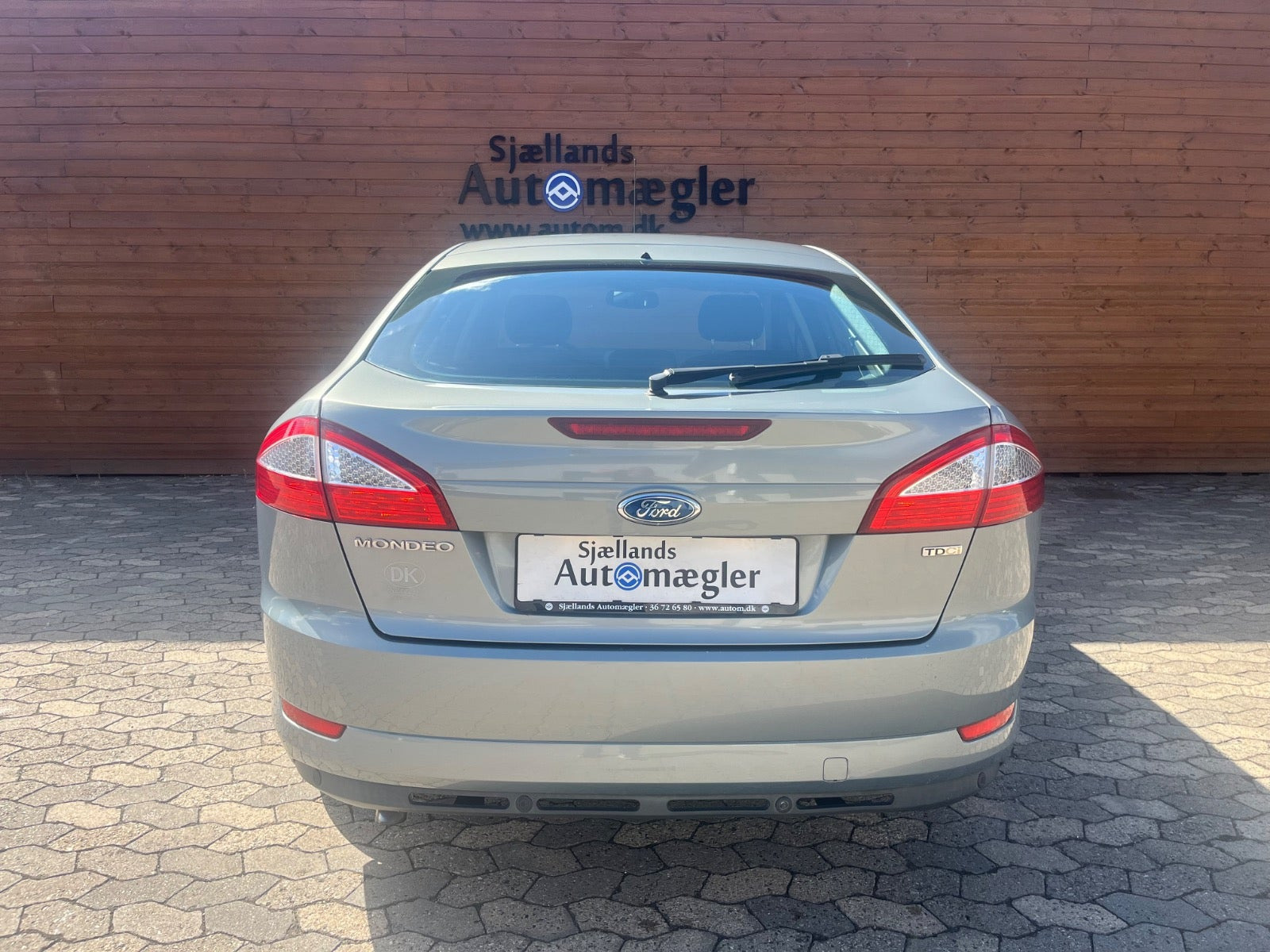 Blå Ford Mondeo fra 2007