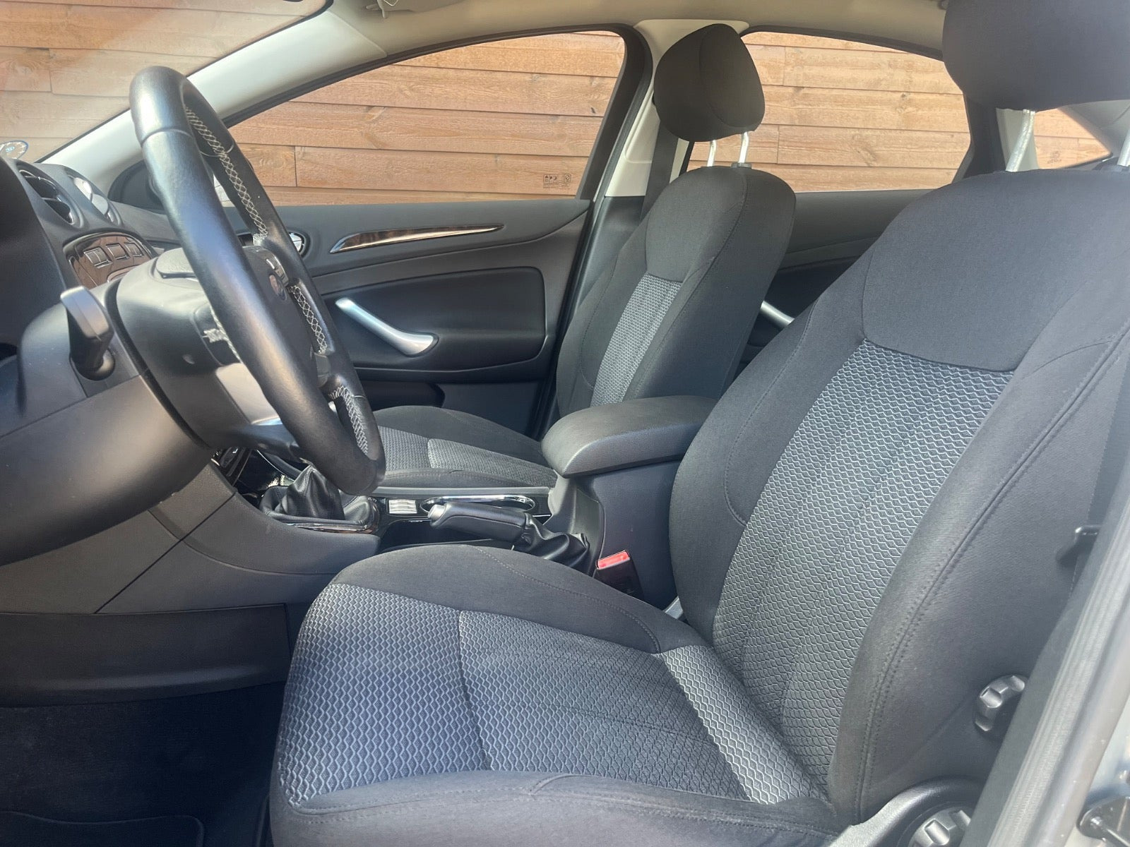 Blå Ford Mondeo fra 2007