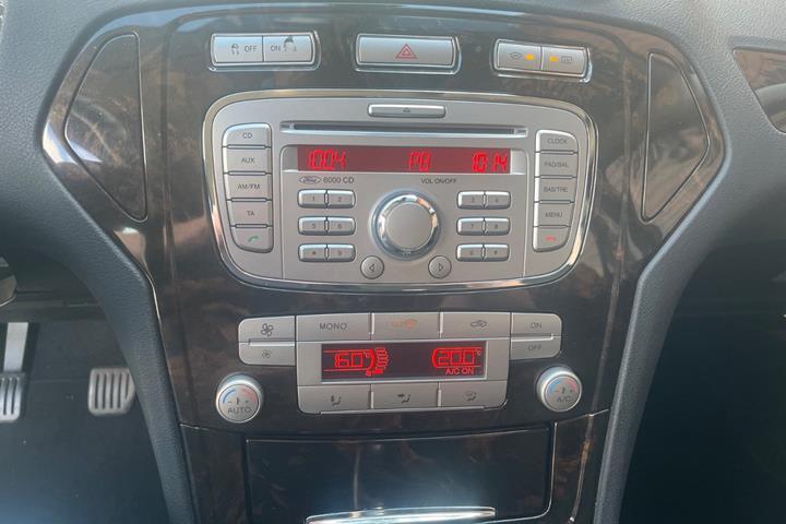 Blå Ford Mondeo fra 2007