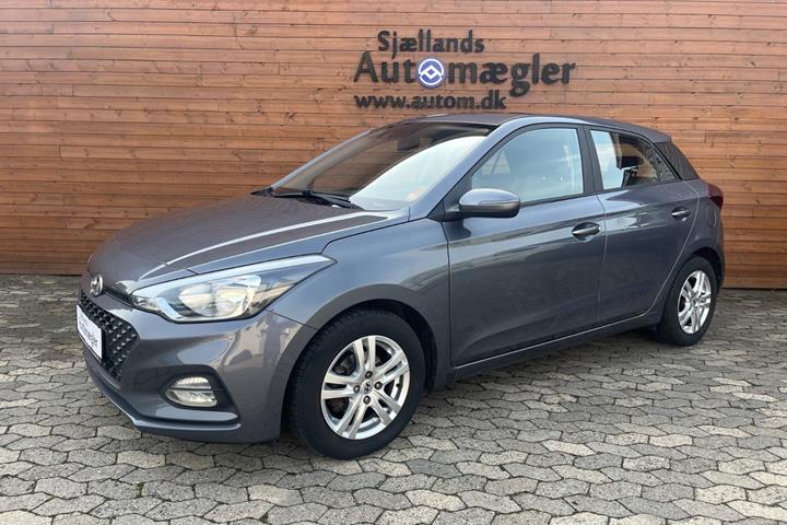Blå Hyundai i20 fra 2019
