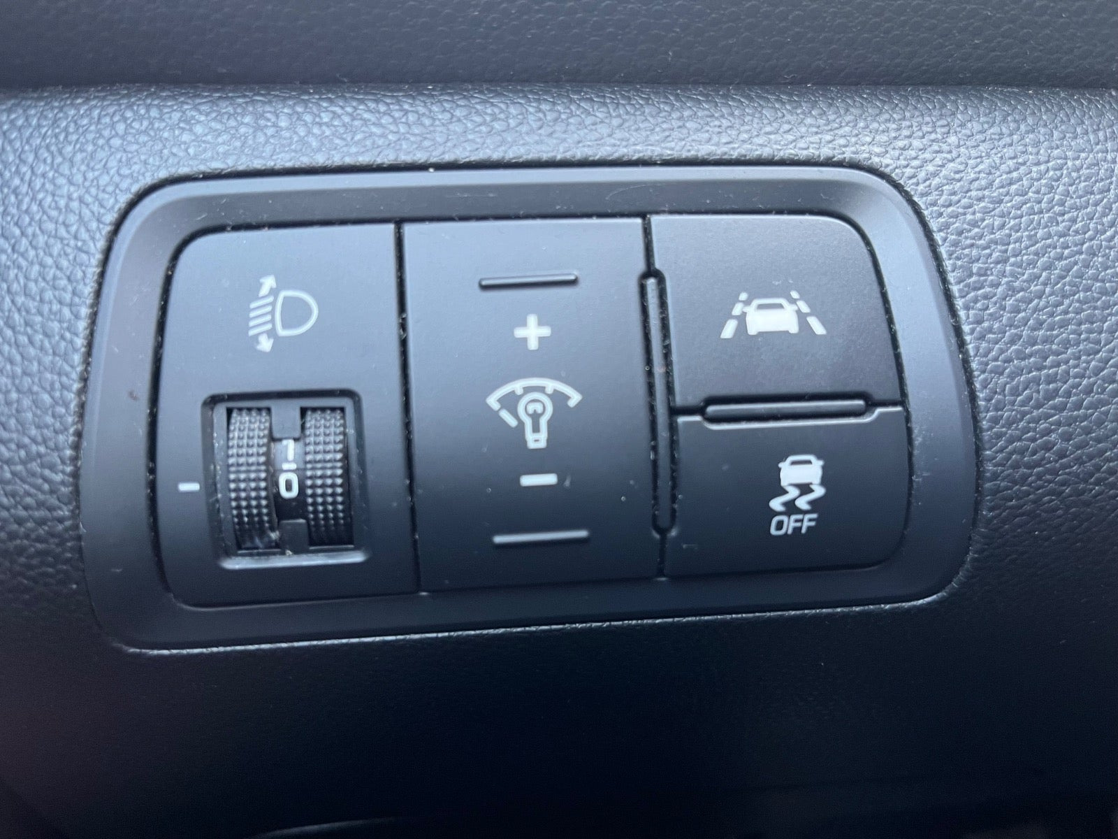 Blå Hyundai i20 fra 2019