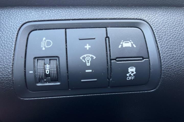 Blå Hyundai i20 fra 2019