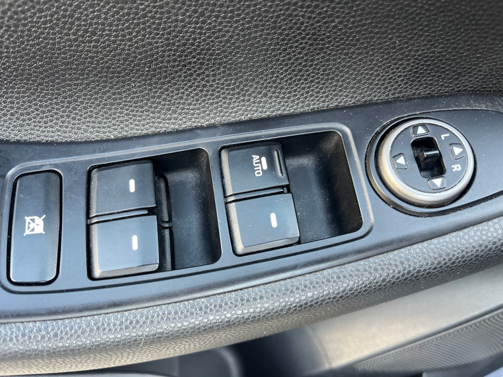 Blå Hyundai i20 fra 2019