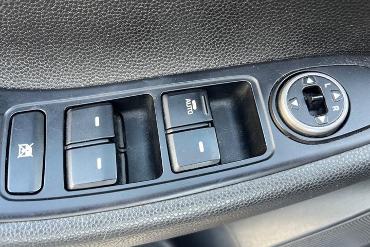 Blå Hyundai i20 fra 2019
