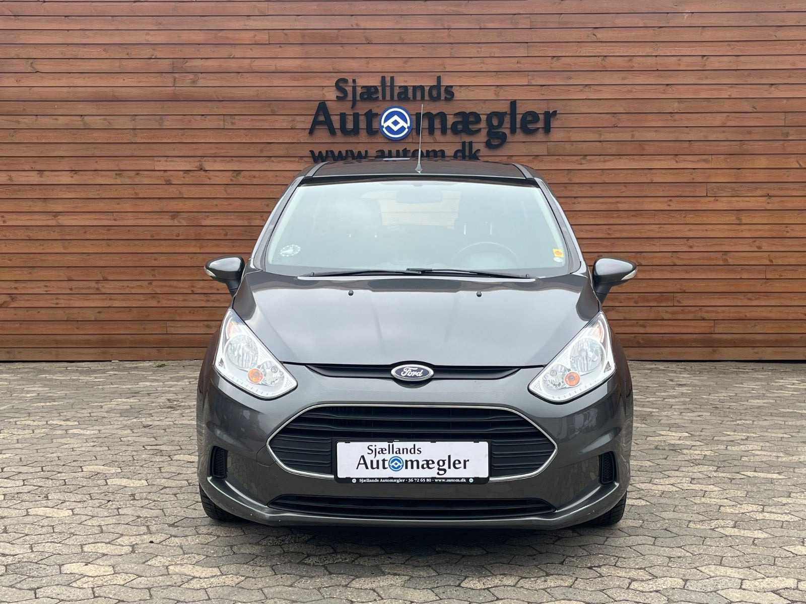 Grå Ford B-MAX fra 2015