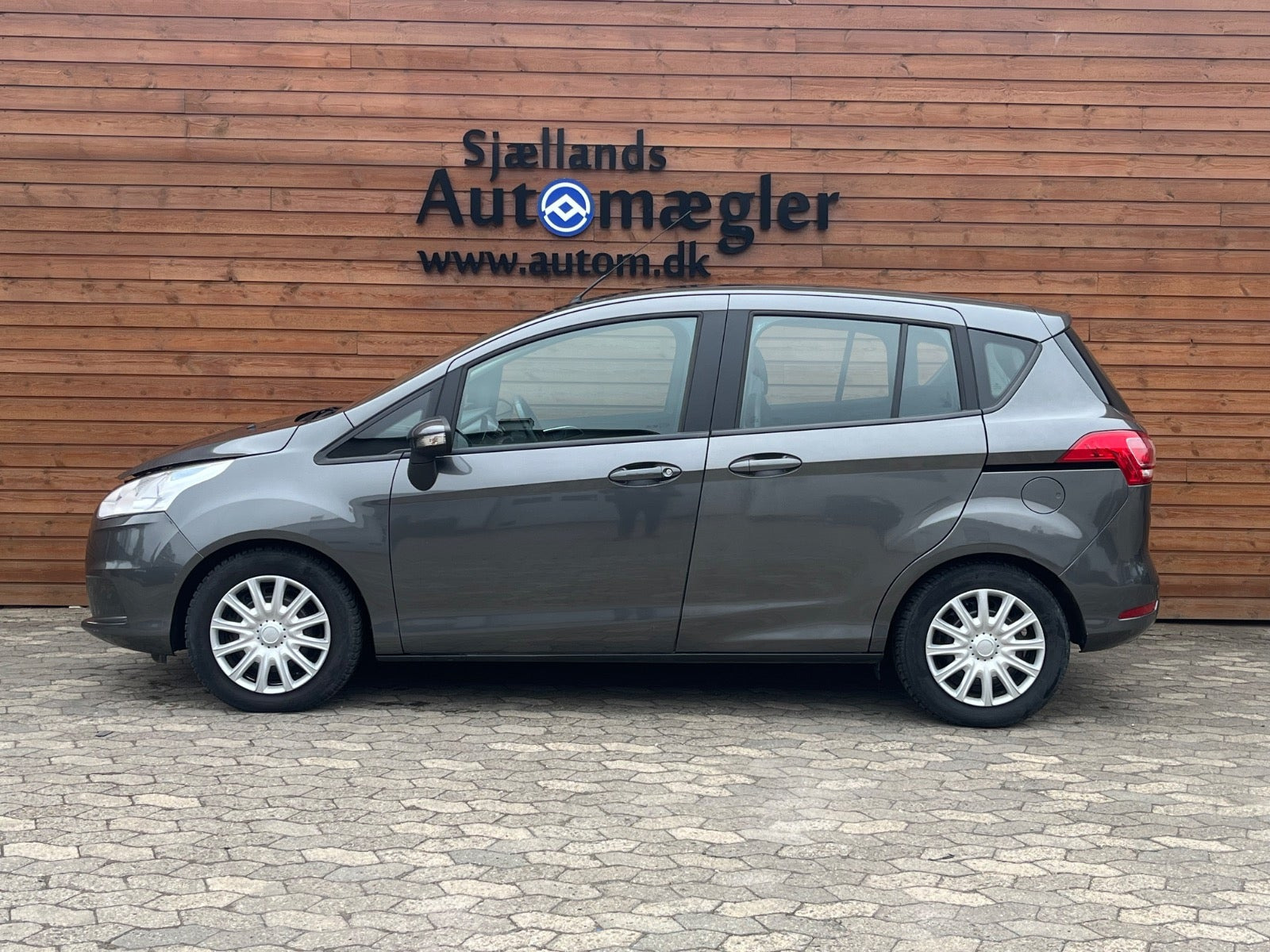 Grå Ford B-MAX fra 2015