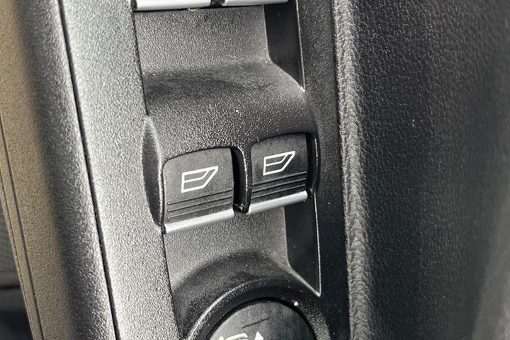Grå Ford B-MAX fra 2015