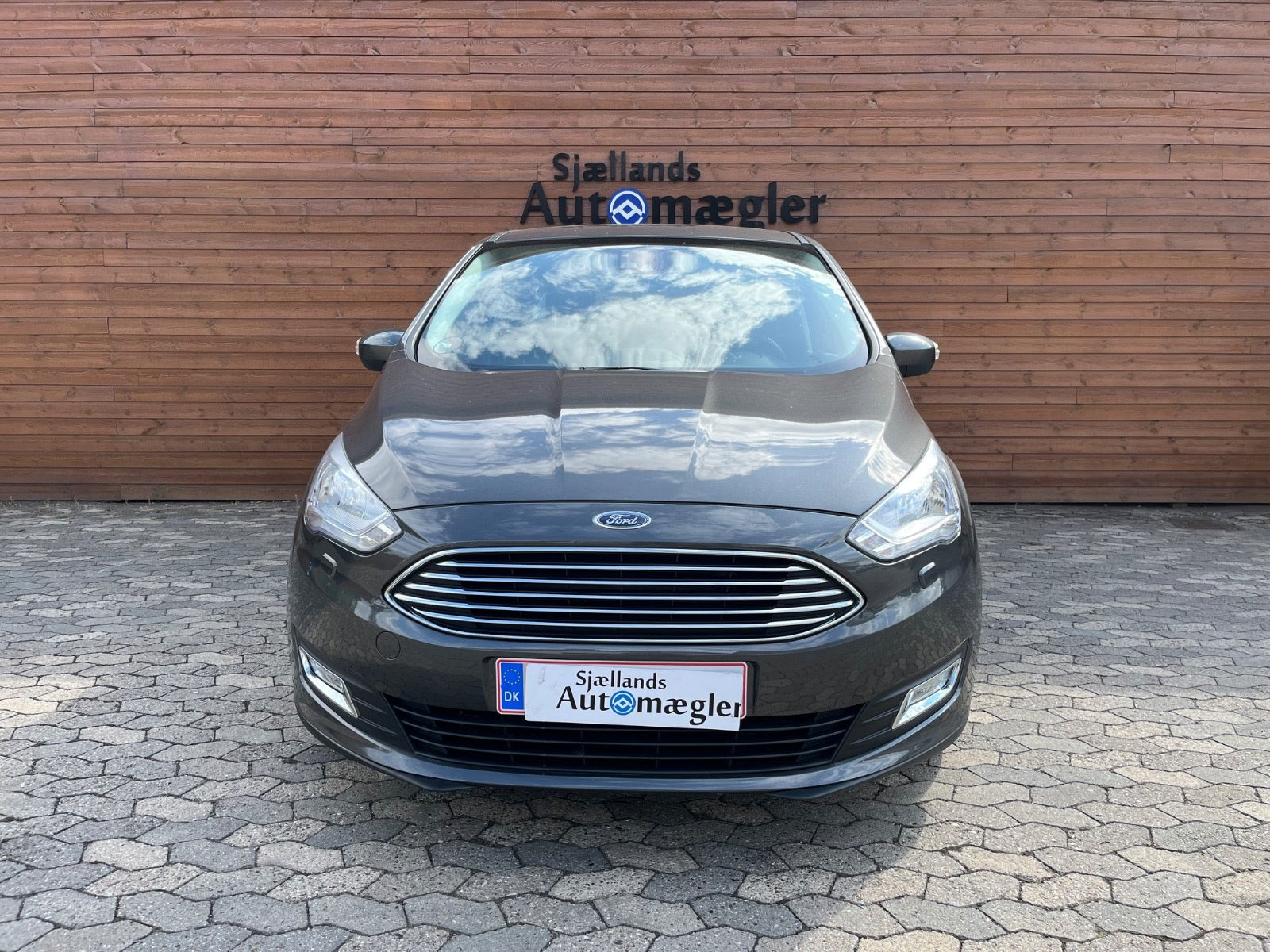 Grå Ford C-MAX fra 2018