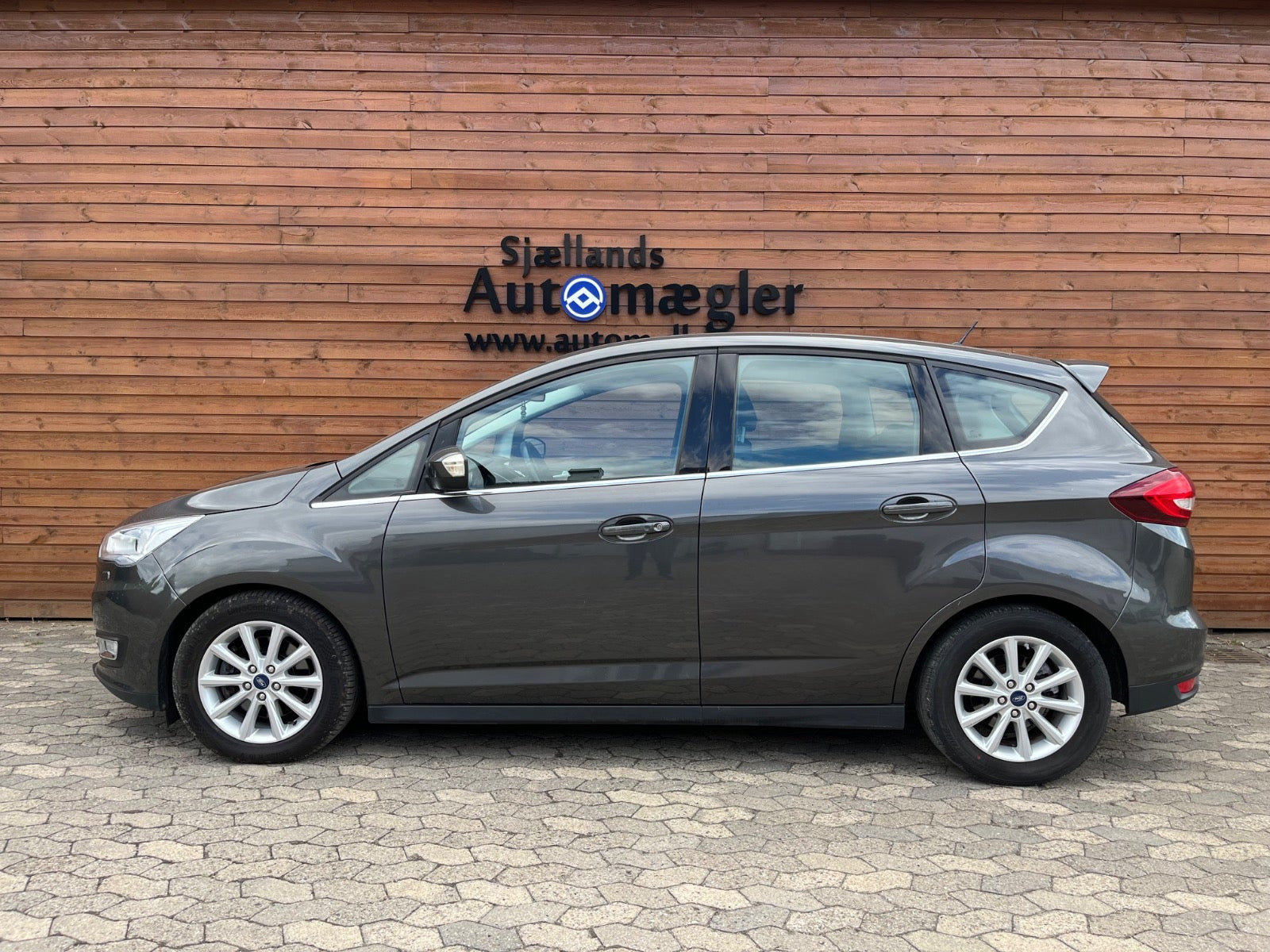 Grå Ford C-MAX fra 2018