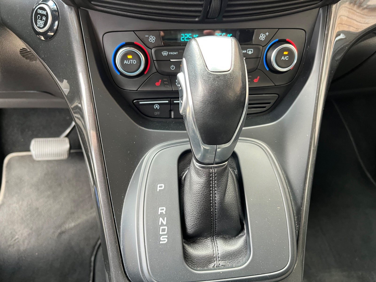 Grå Ford C-MAX fra 2018