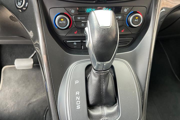 Grå Ford C-MAX fra 2018