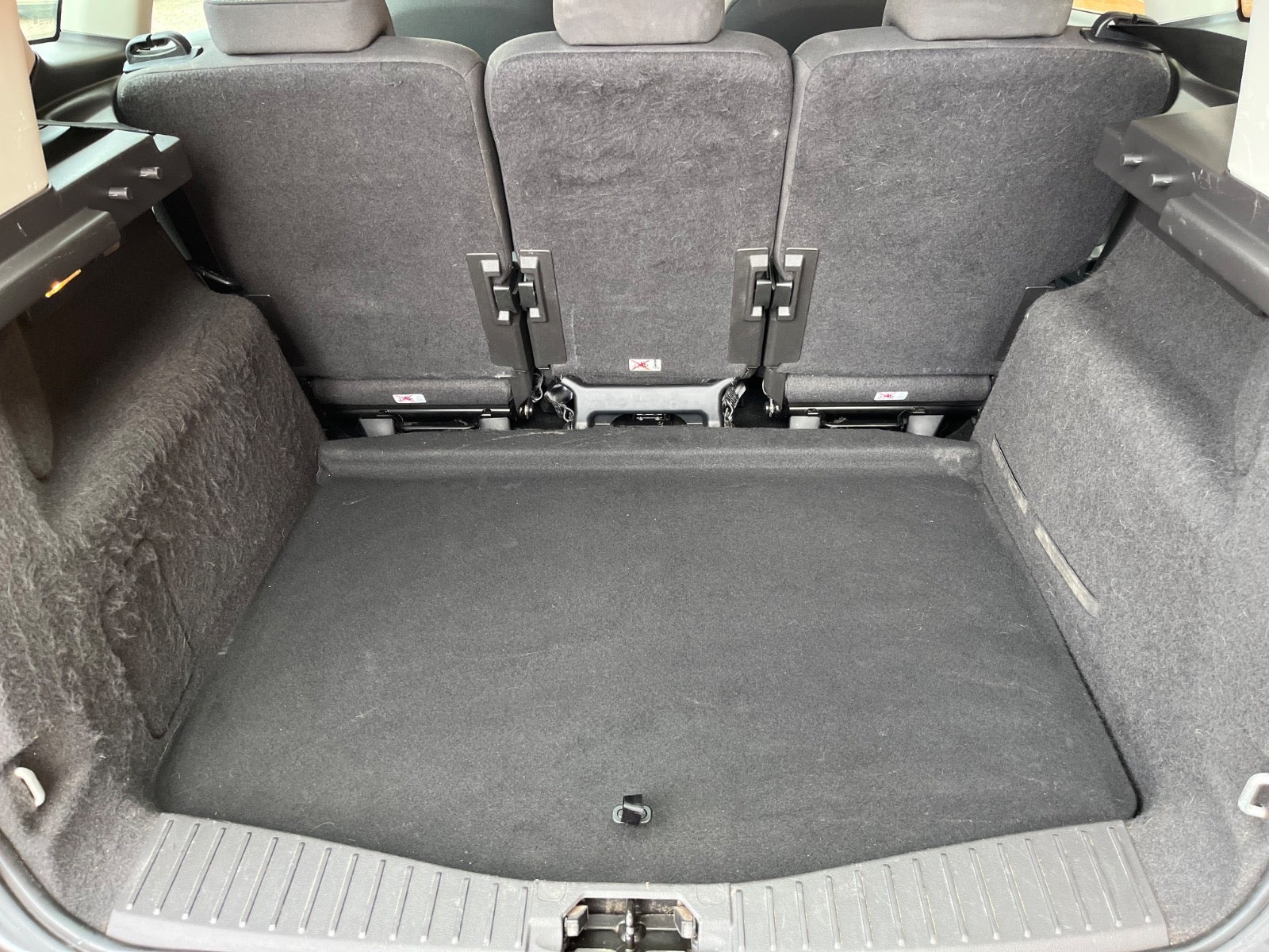 Grå Ford C-MAX fra 2018