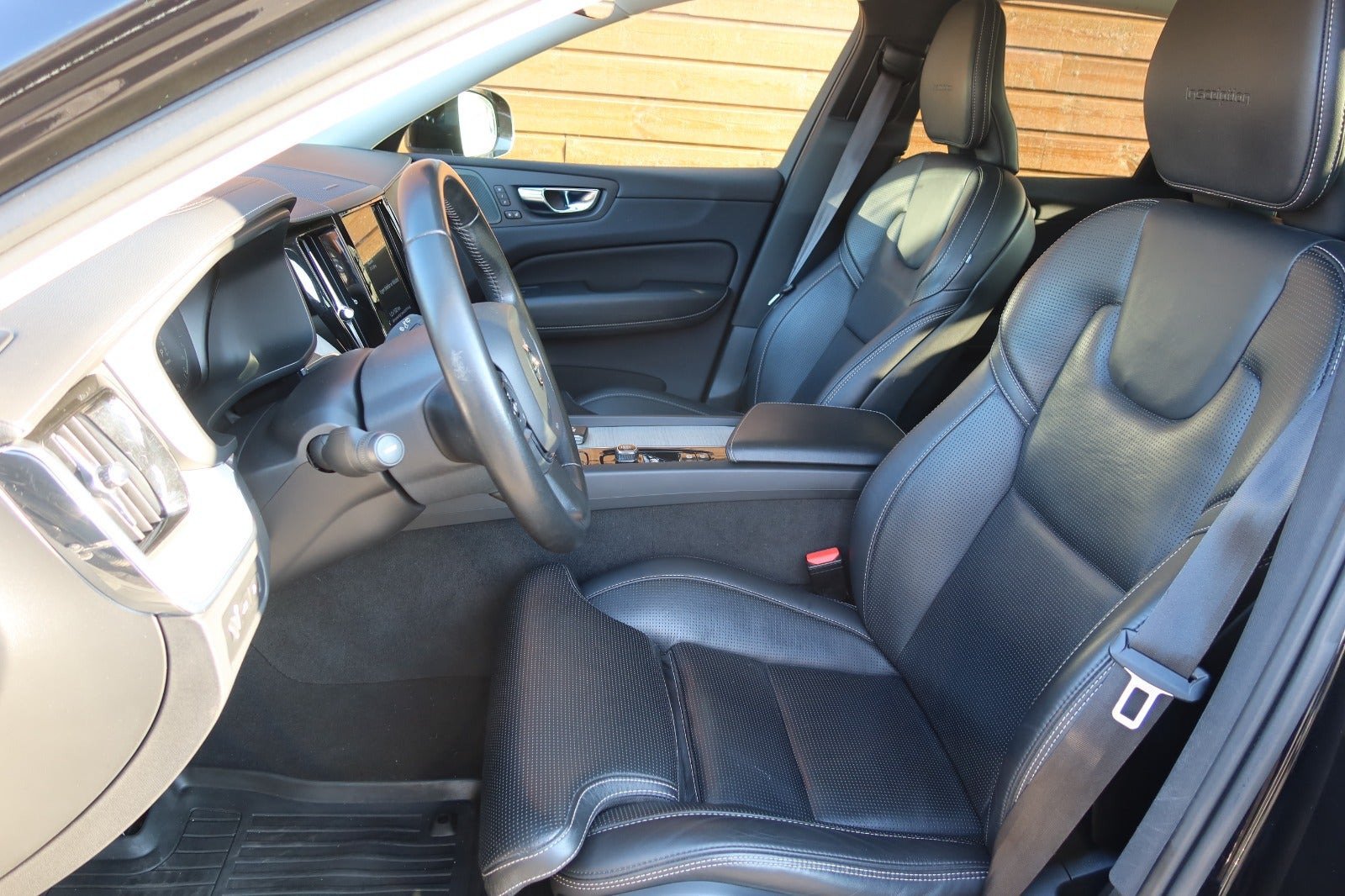 Sort Volvo XC60 fra 2020