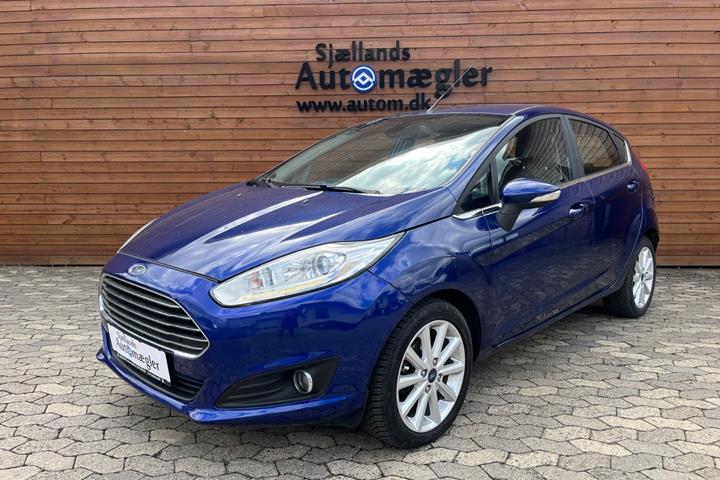 Blå Ford Fiesta fra 2017