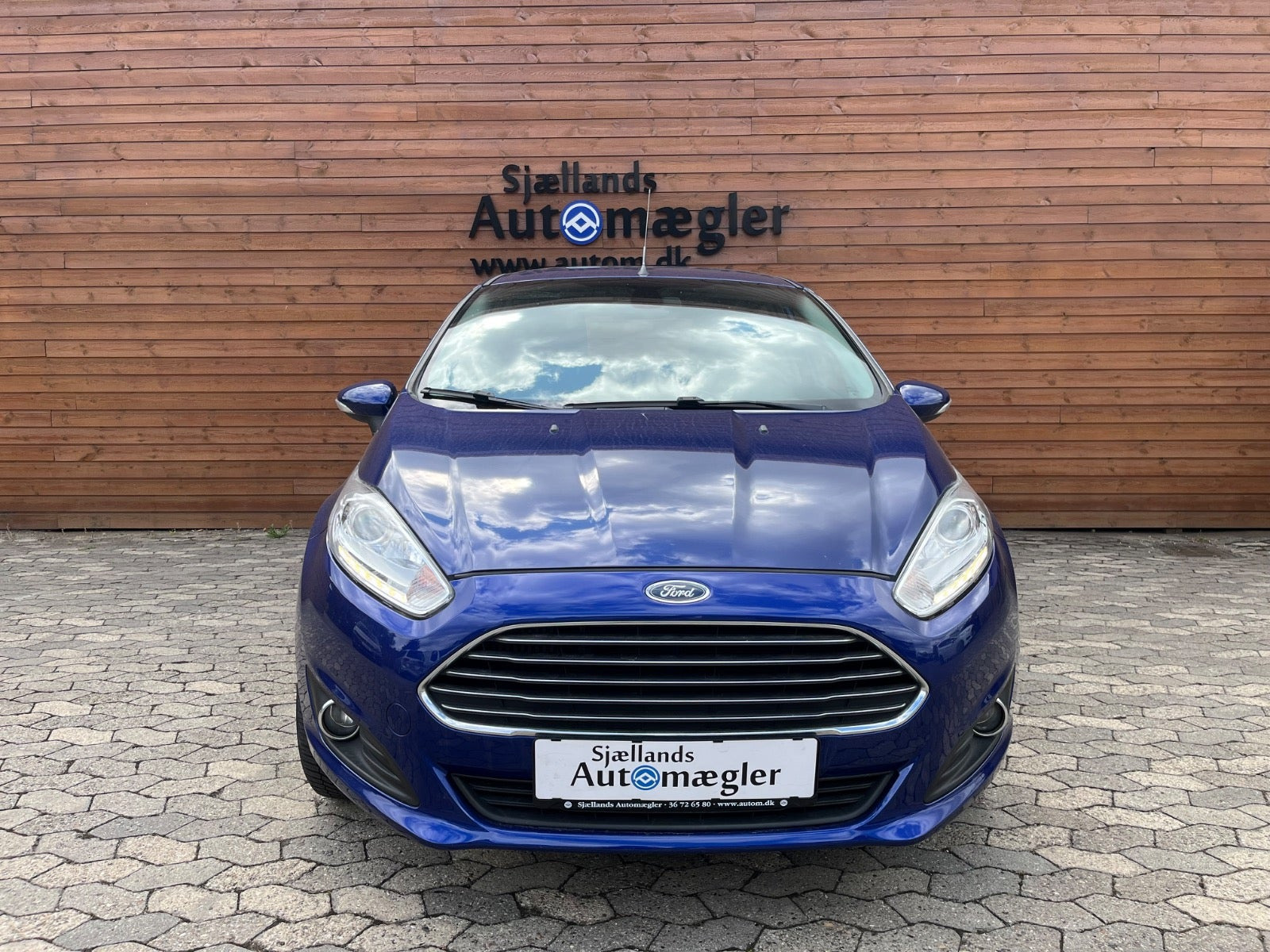 Blå Ford Fiesta fra 2017