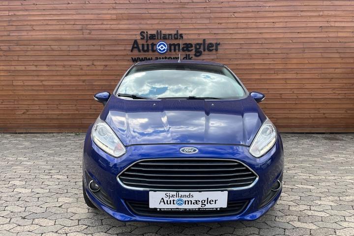 Blå Ford Fiesta fra 2017