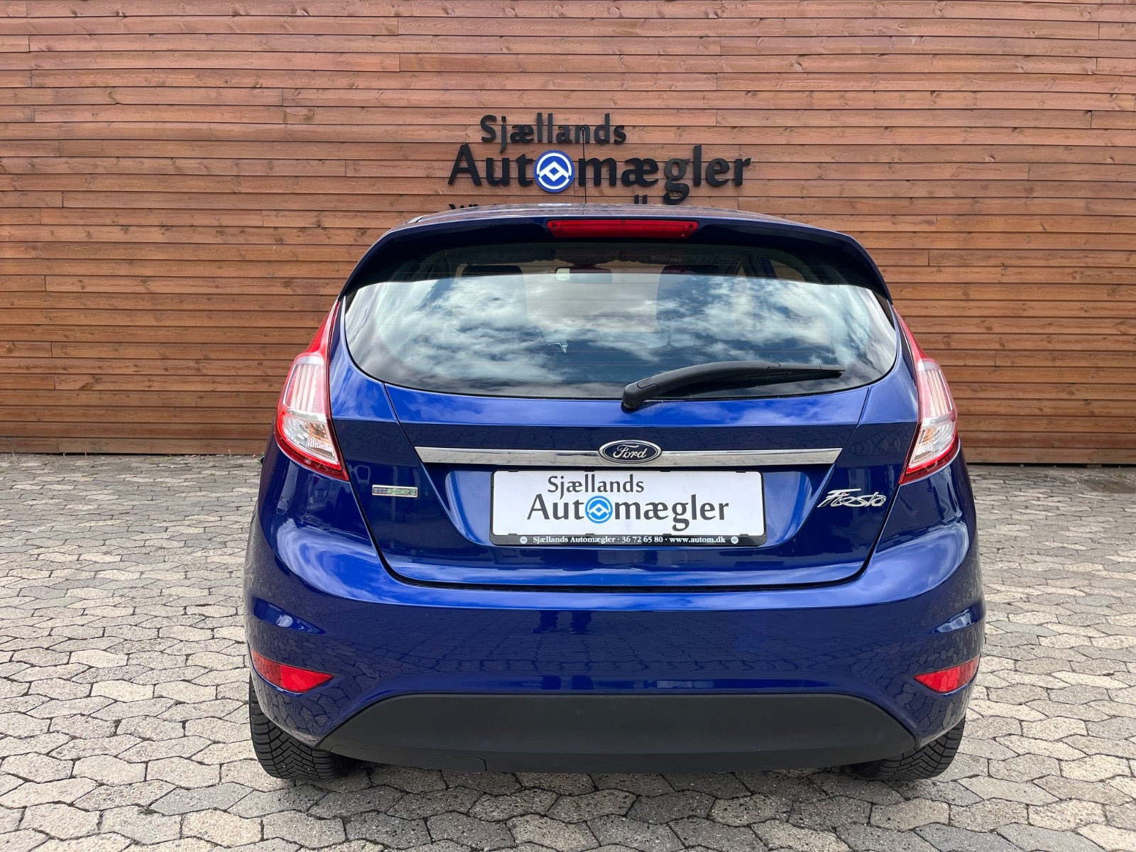 Blå Ford Fiesta fra 2017