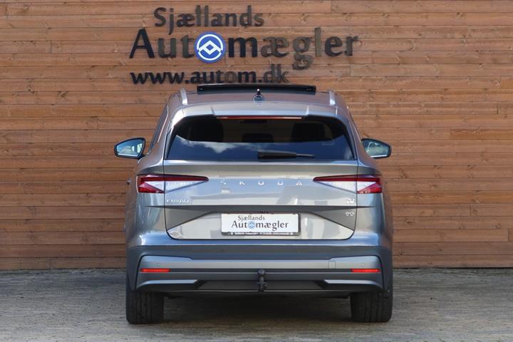 Grå Skoda Enyaq fra 2023