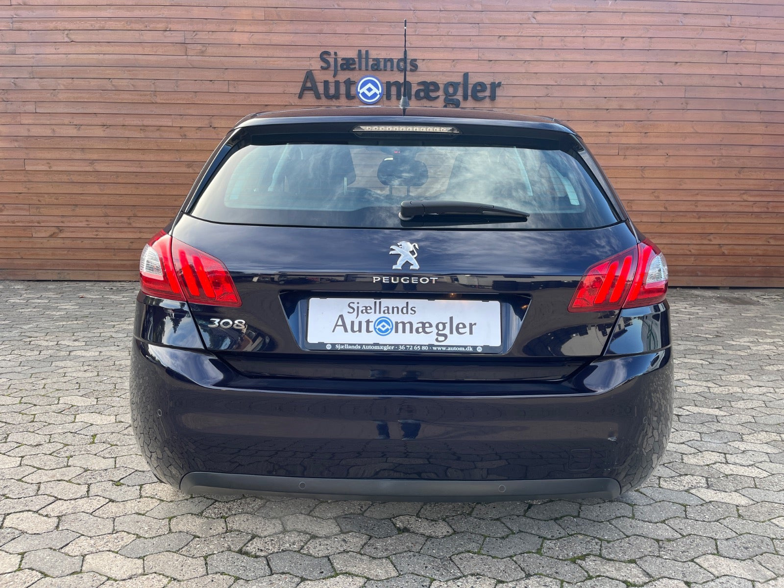 Blå Peugeot 308 fra 2014