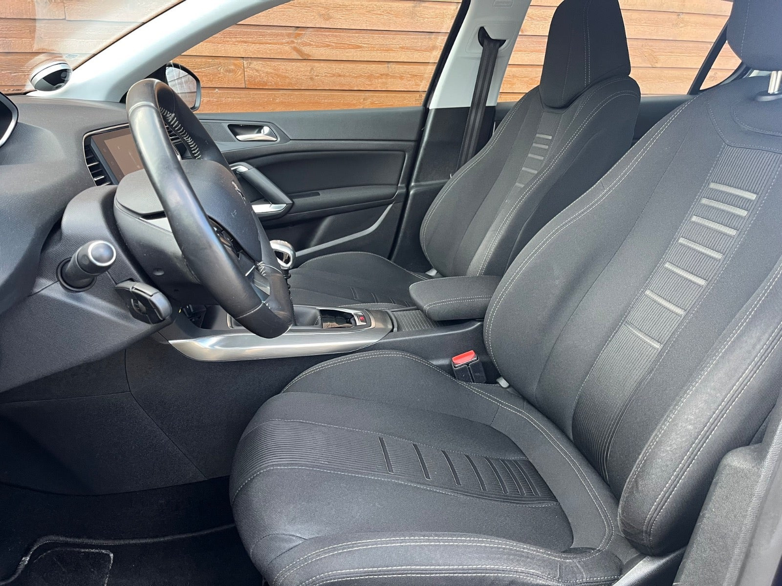 Blå Peugeot 308 fra 2014