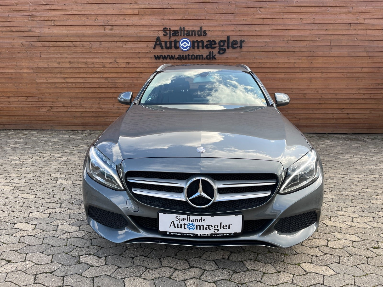 Grå Mercedes C200 fra 2017