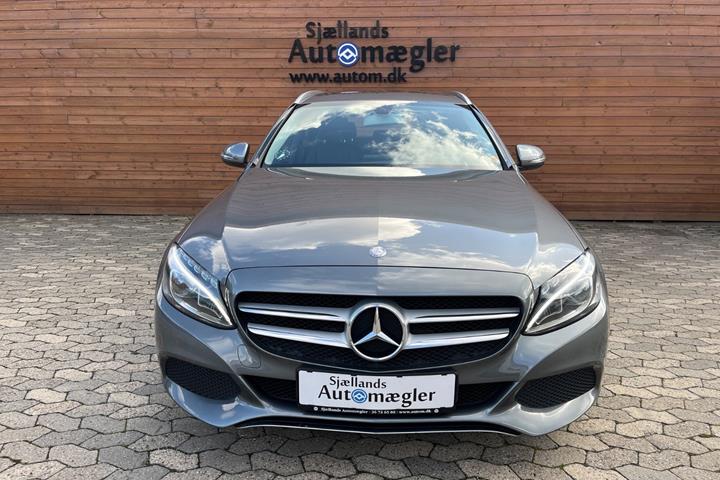 Grå Mercedes C200 fra 2017