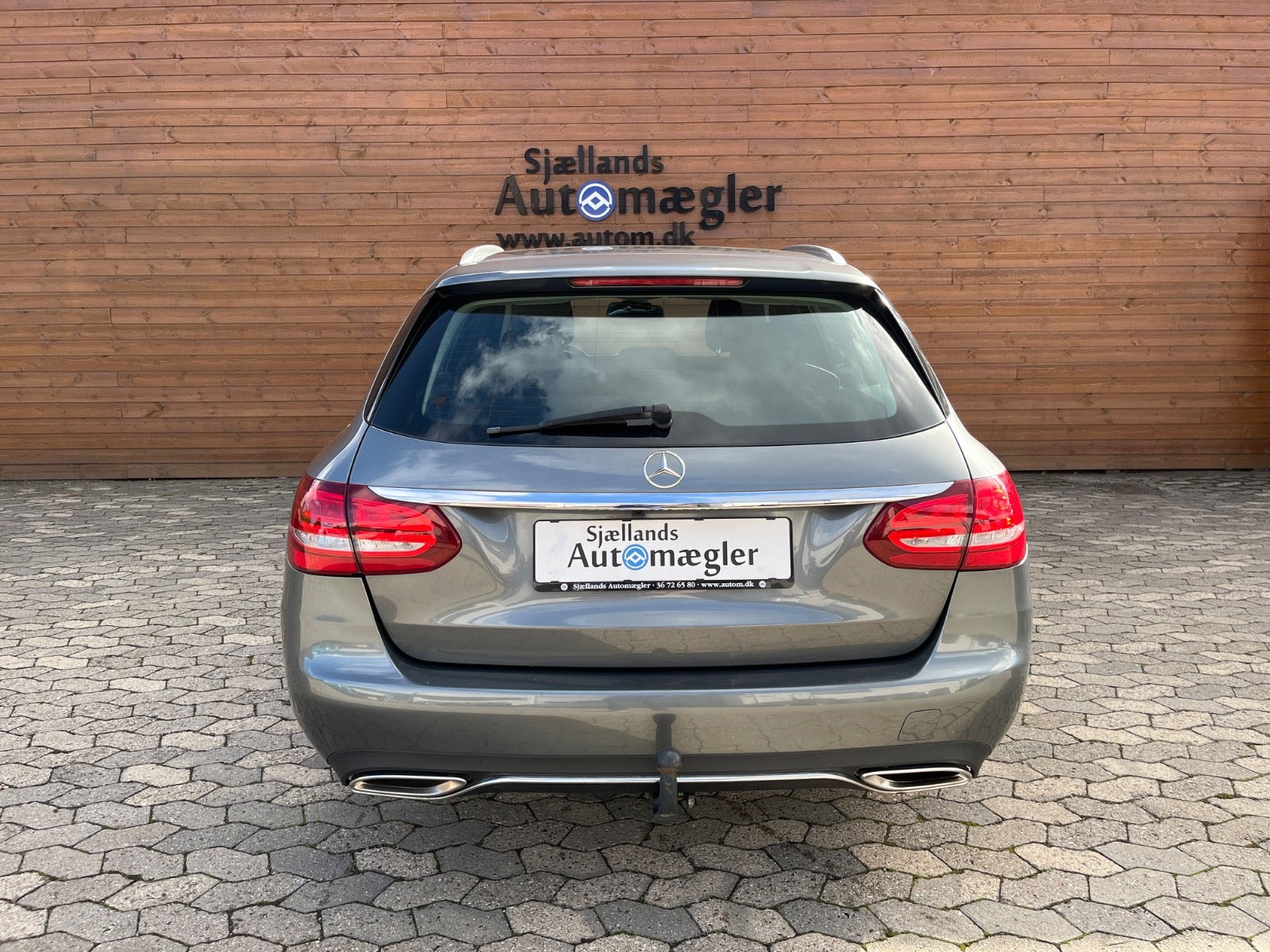 Grå Mercedes C200 fra 2017