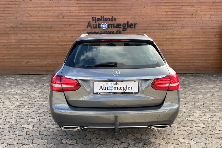 Grå Mercedes C200 fra 2017
