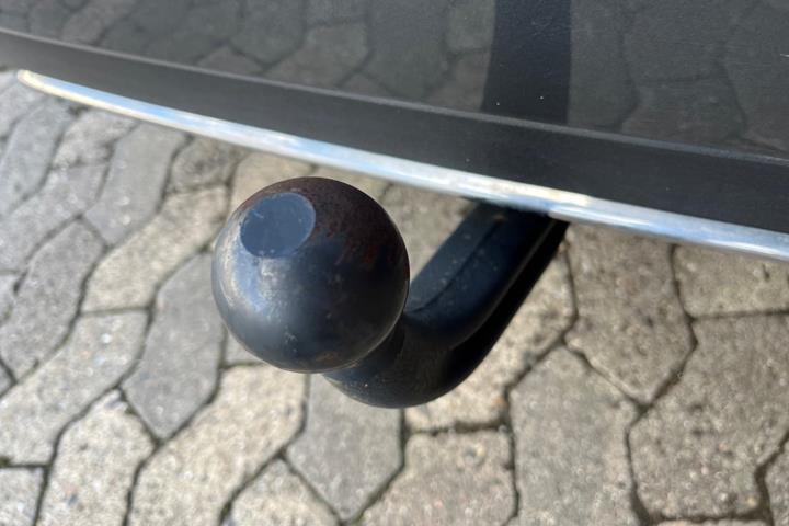 Grå Mercedes C200 fra 2017