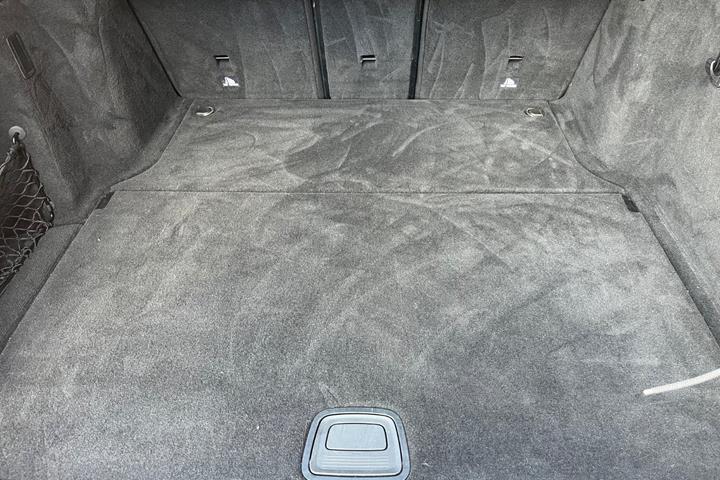 Grå Mercedes C200 fra 2017
